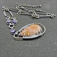 Ожерелье с натуральными камнями.