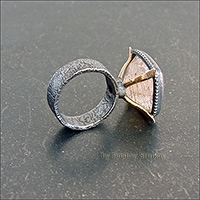Перстень с рутиловым кварцем.