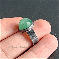 Лаконичное кольцо с бериллом.