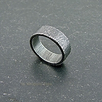 Лаконичное кольцо без камней.