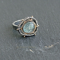 Кольцо с бериллом светлого голубовато-зеленоватого цвета.