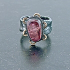 Кольцо с турмалином розового цвета.