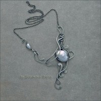 асимметричное ожерелье с жемчугом светло-серого цвета