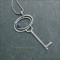 Кулон в виде стилизованного ключа, выполнен из серебра, патинирован, вставка - иолит. Размер ключа 5,5х2,9 см. Кулон продаётся без цепочки.