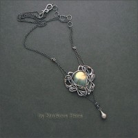 Изящное ожерелье на цепочке с плетёным кулоном