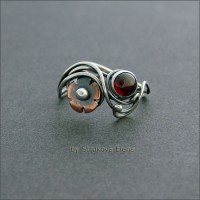 серебряное кольцо с гранатом