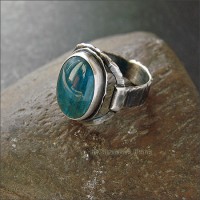 Лаконичное серебряное кольцо с апатитом.