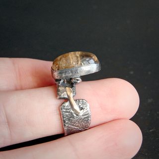 вид кольца сбоку, другой ракурс