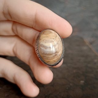 вид перстня на руке