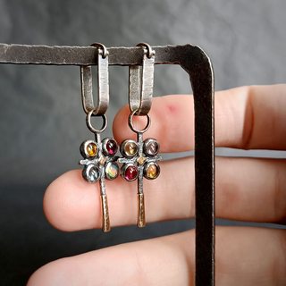 Вид серёг на руке