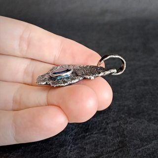 Вид кулона сбоку