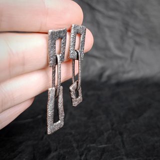 Серьги, вид сбоку