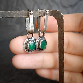 Вид серёг на руке