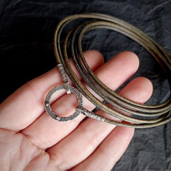 шнур тёмно-серого цвета